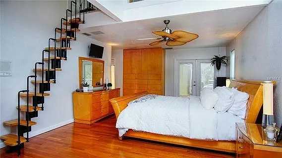 308 Roebling Rd N — Photo 6