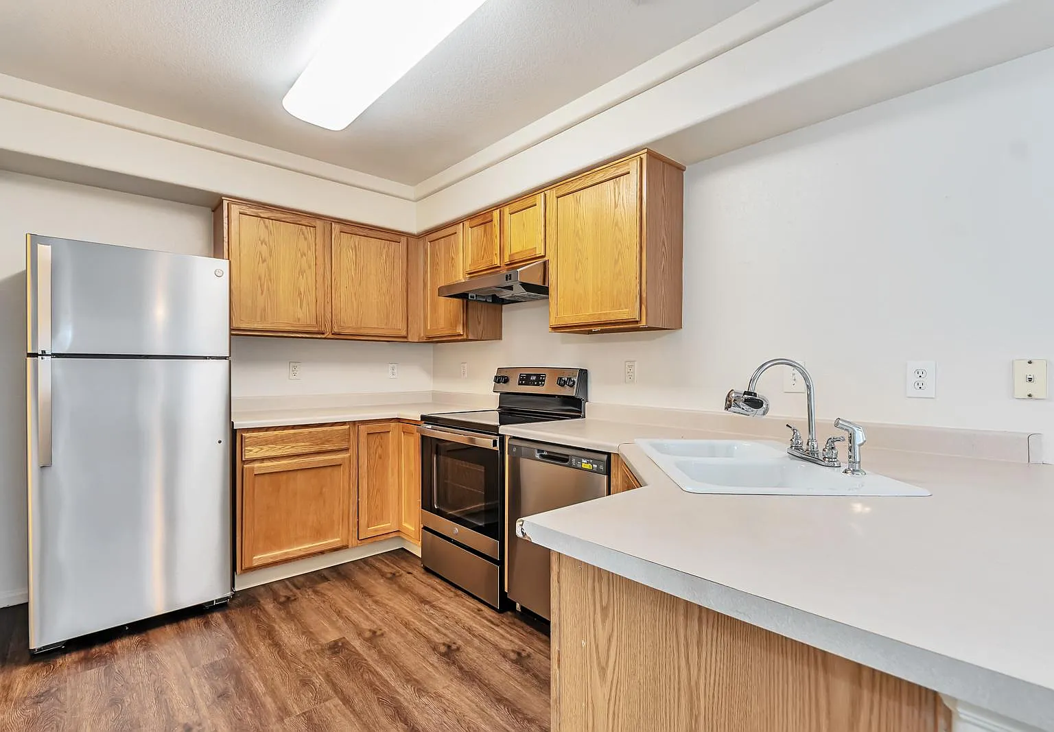 3 bed, 2.5 bath, 1300 sqft, $2,650 — Photo 4