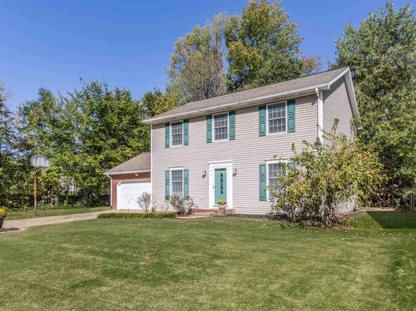 915 Crown Point Ct, Evansville, IN 47710