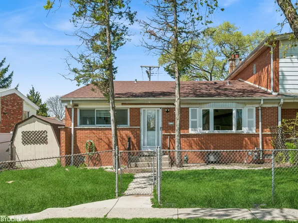 521 Glenshire Rd, Glenview, IL 60025