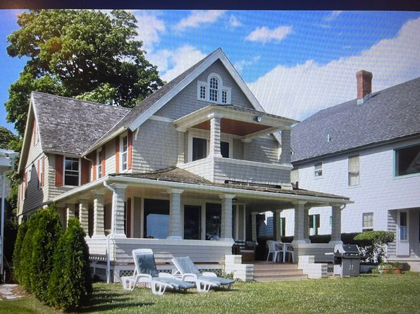 3 Crescent Bluff Ave