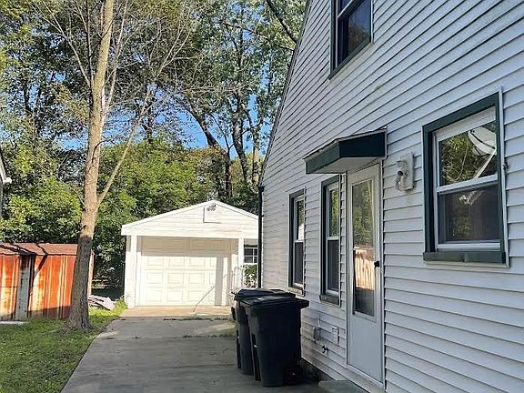 3rd image of 24230 CLOVERLAWN Street