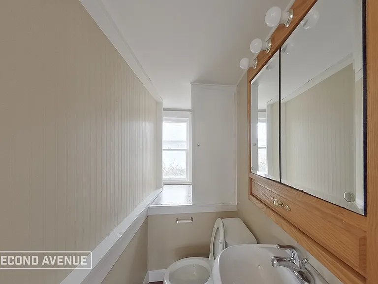 601 E 4th St — Photo 11