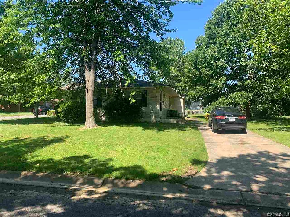 2nd image of 4501 Magnolia St