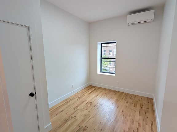 5th image of 725 Dumont Ave Unit 3R