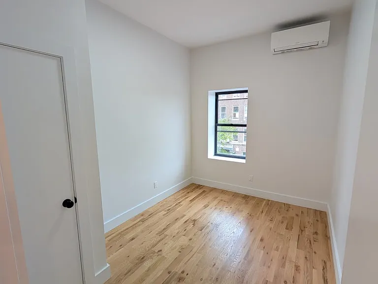 725 Dumont Ave #3R — Photo 5