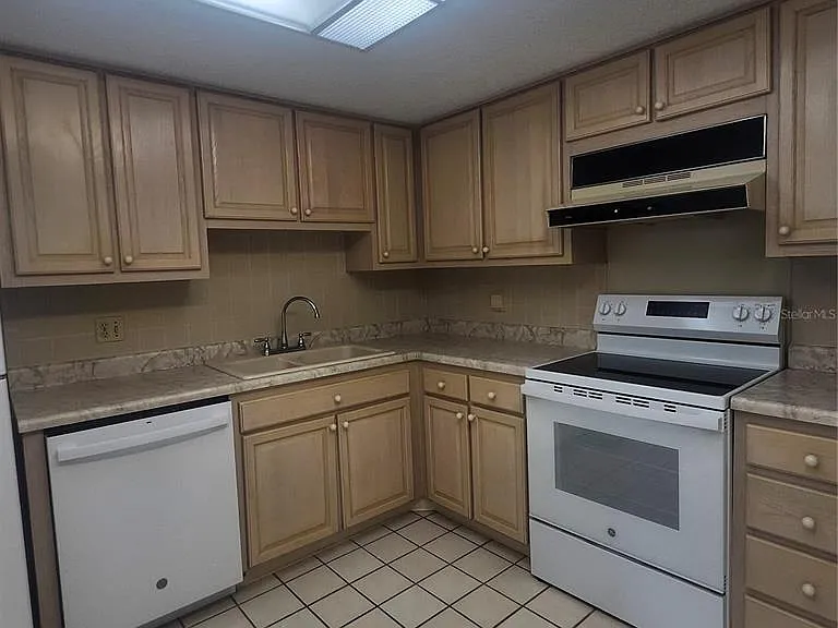 675 S Gulfview Blvd #606 — Photo 16