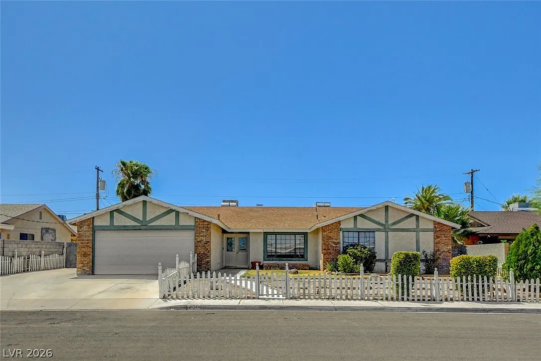 4 bed, 2.5 bath, 2652 sqft, $1,895 — Photo 1