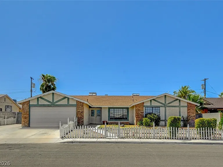 804 Glen Abbey Cir — Photo 1