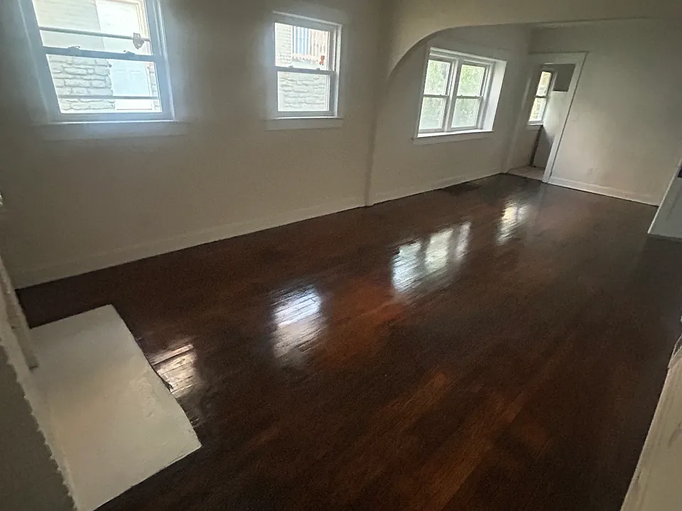 1043 Haskell Ave
