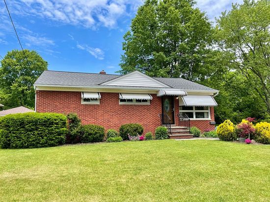 13643 Silver Rd, Garfield Heights, OH 44125