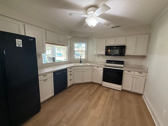 3rd image of 100 Penny Ln
