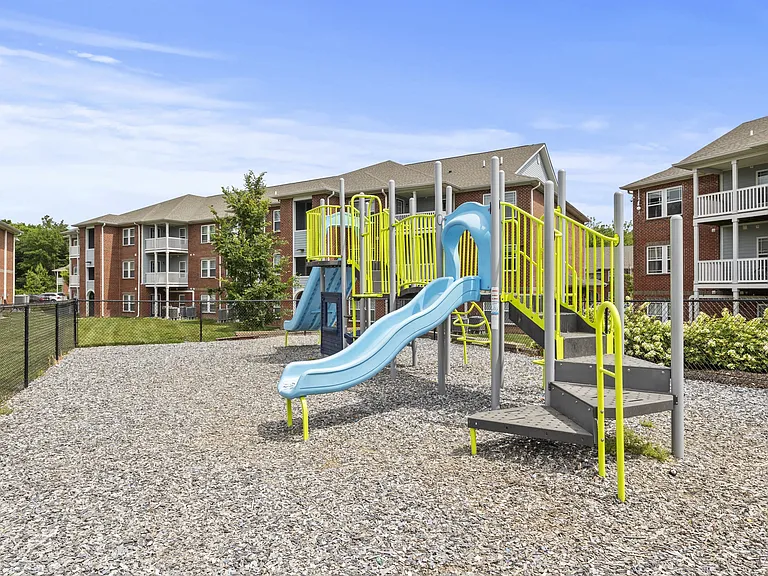Whispering Creek Apartments — Photo 15