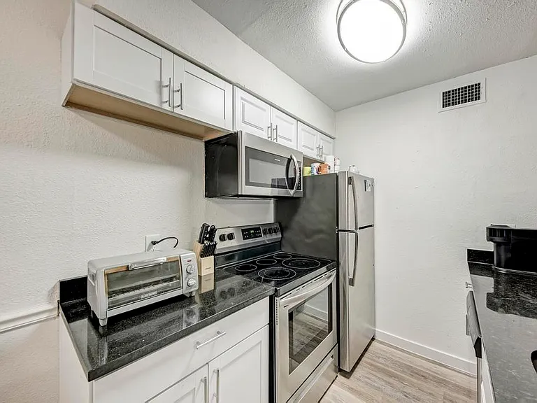 2207 Leon St #103 — Photo 11