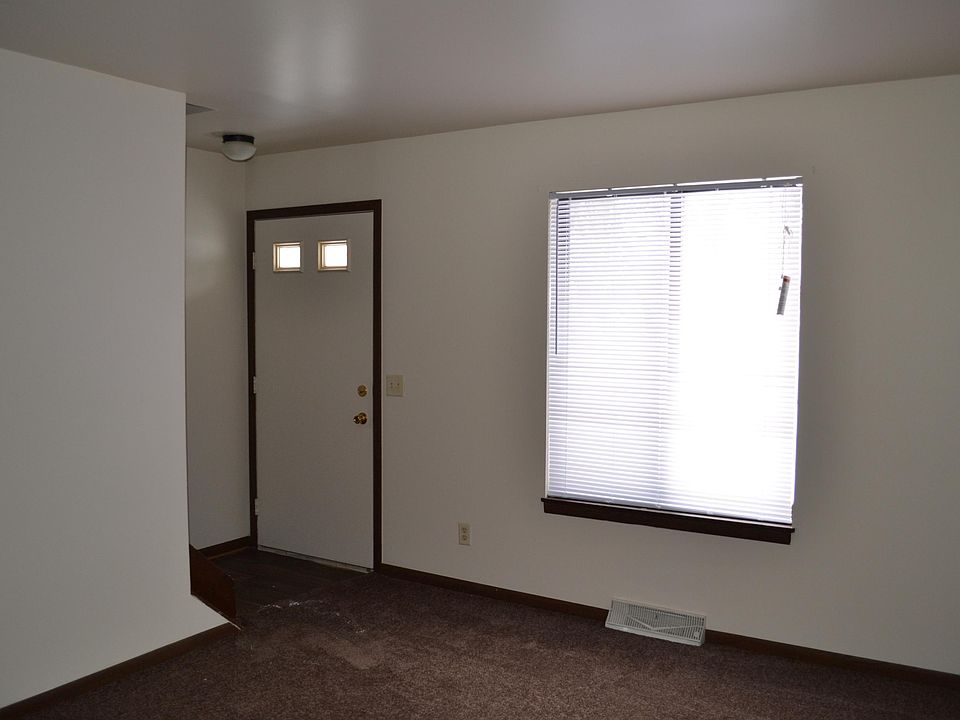 2nd image of 956 Lincoln Ave