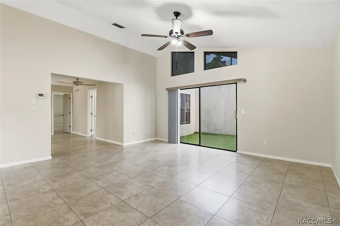 3 bed, 1839 sqft, $1,877 — Photo 3