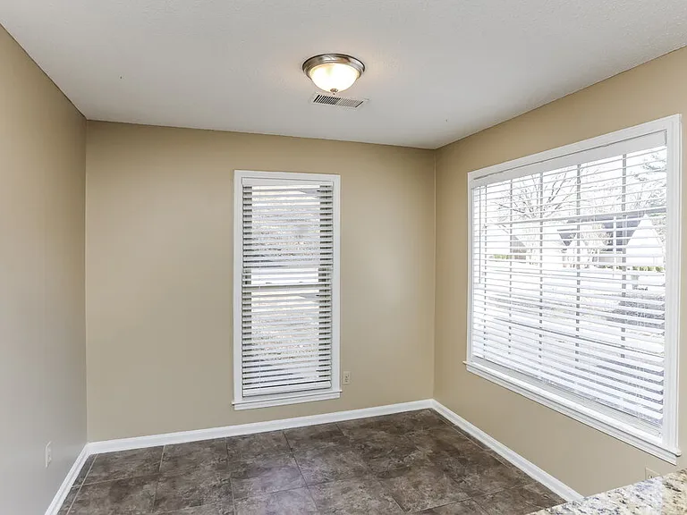 8123 Cairn Dr — Photo 14