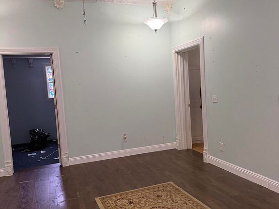 3rd image of 205 Carter St