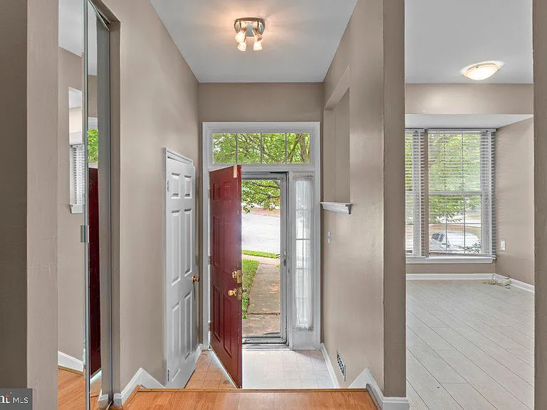 8 Wessex Ct — Photo 4