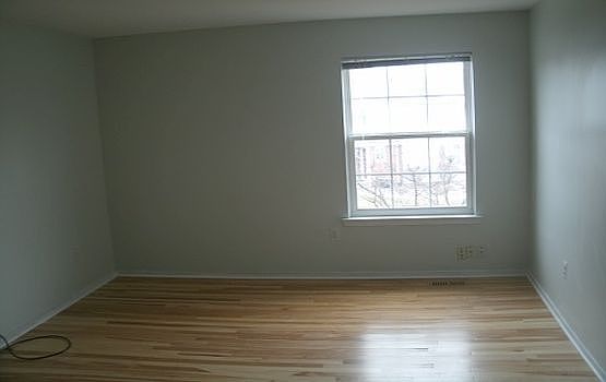 4th image of 252 Barrington Cir