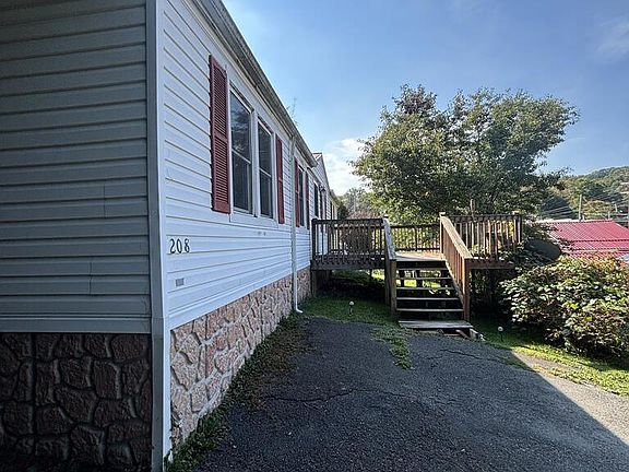 3rd image of 208 Riffe St