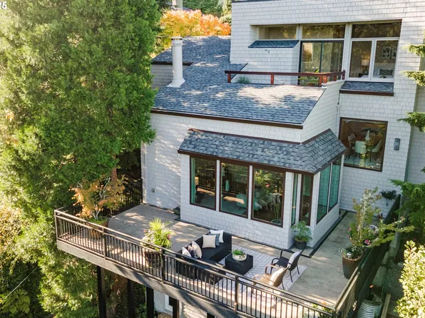 2952 SW Canterbury Ln, Portland, OR 97205