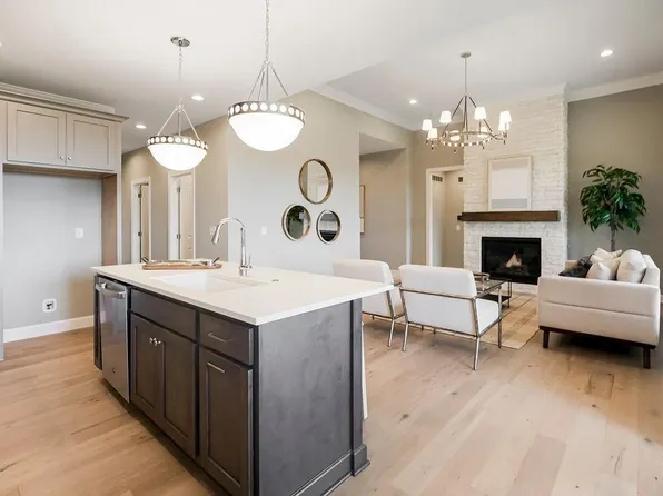 4109 W 158th St, Overland Park, KS 66224