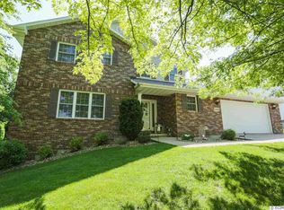 2460 Wintergreen Dr, Dubuque, IA 52002