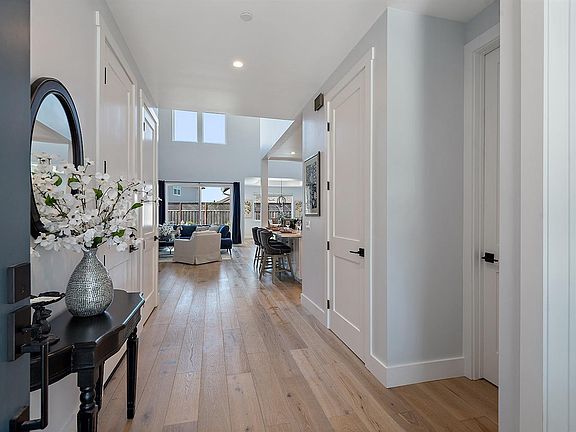 5th image of 260 Pacific Heights Drive