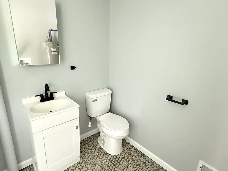 215 Newton Ln — Photo 15