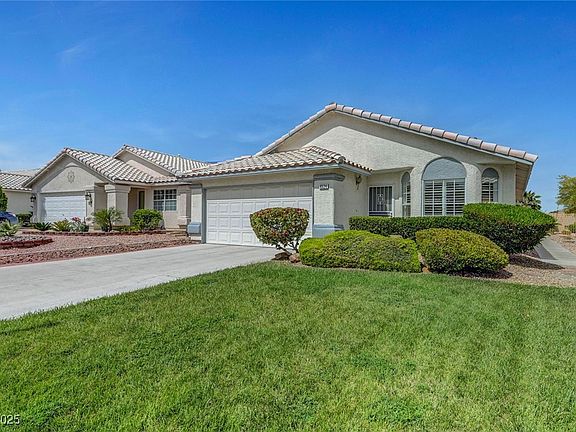 3rd image of 4924 Cedar Lawn Way