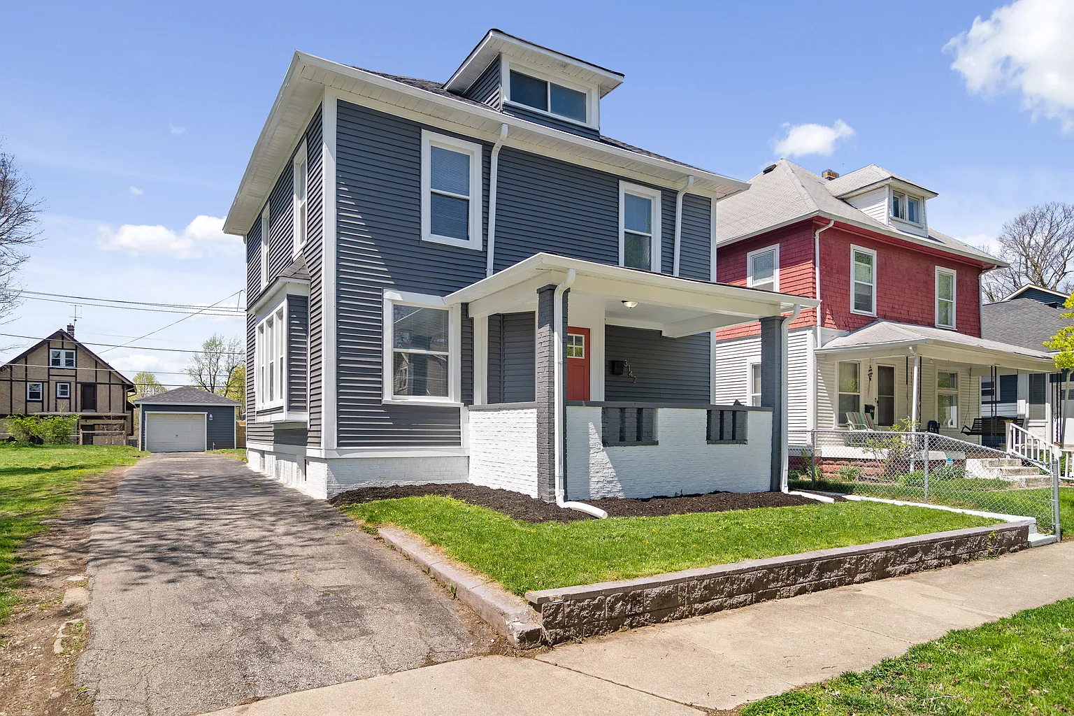 3142 N Kenwood Ave photo 1