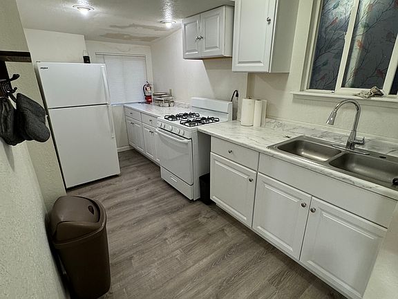 4th image of 977 Park Ave #22