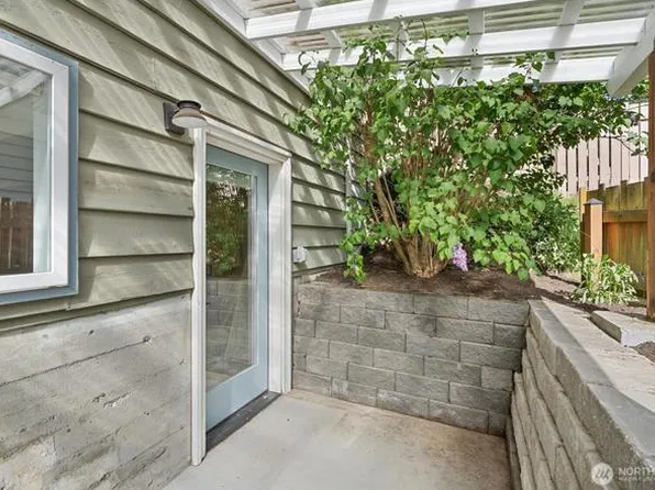18012 1st Ave NW, Shoreline, WA 98177