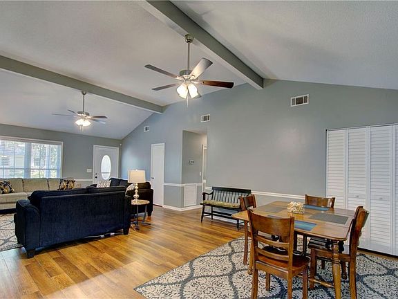 5th image of 130 Crossbrook Dr