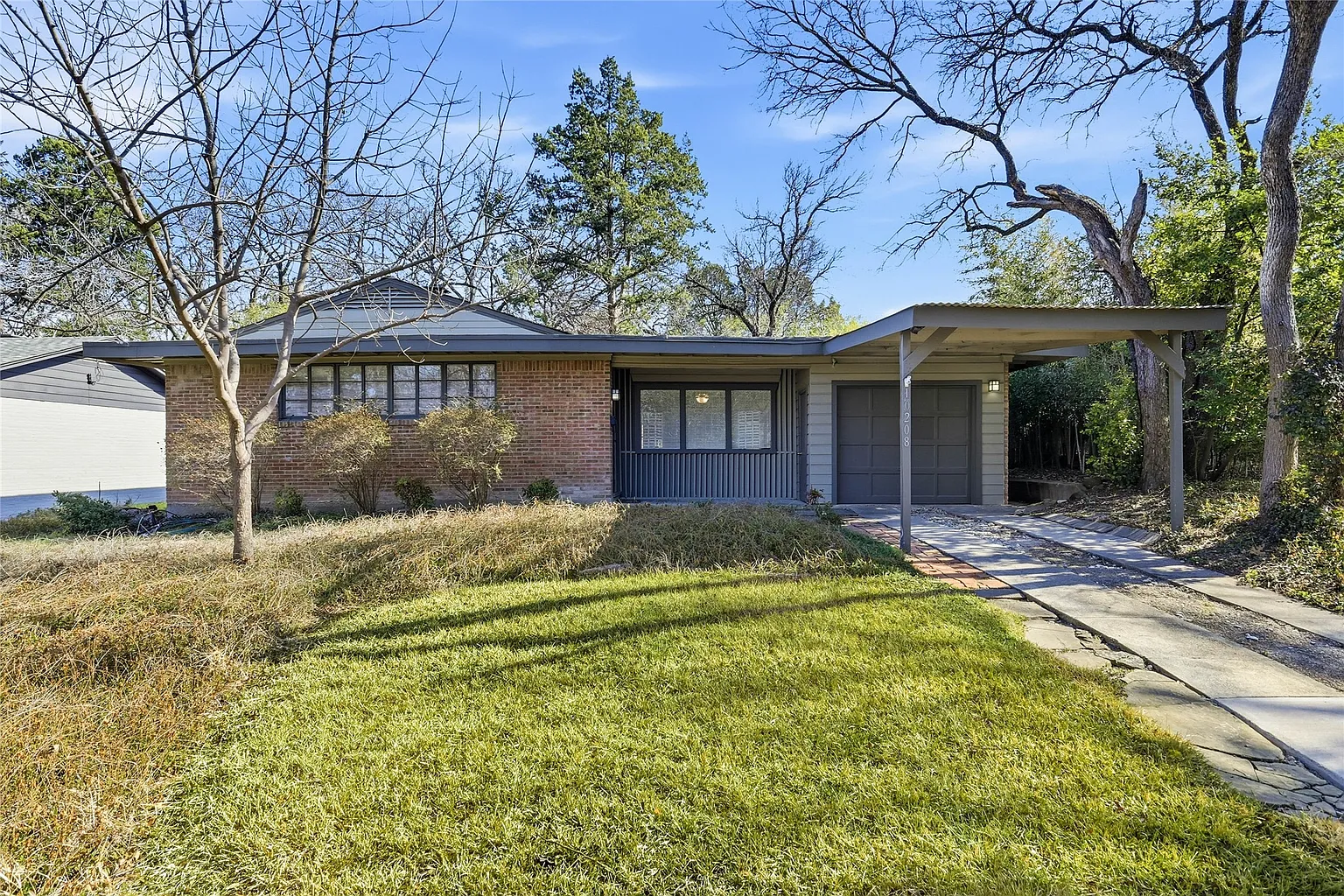 10208 Lake Gardens Dr photo 1