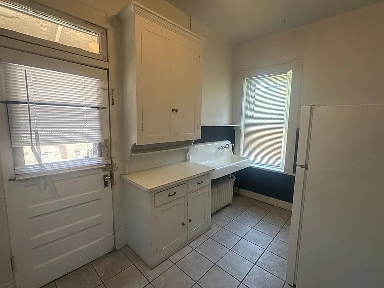 King Ave 222 MLR — Photo 3