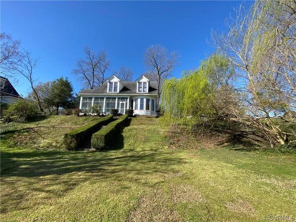 218 Newbill Dr, Tappahannock, VA 22560