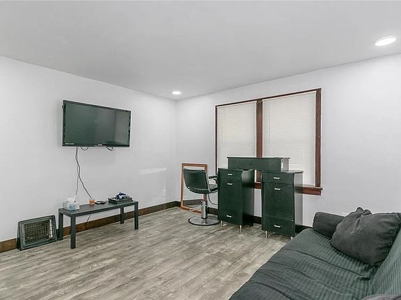 3rd image of 10 Lamar Dr