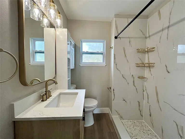 706 E Flora St — Photo 8