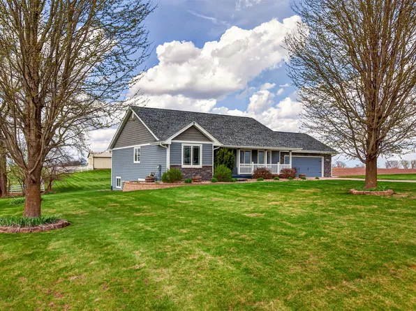 17493 365th Ct, Earlham, IA 50072