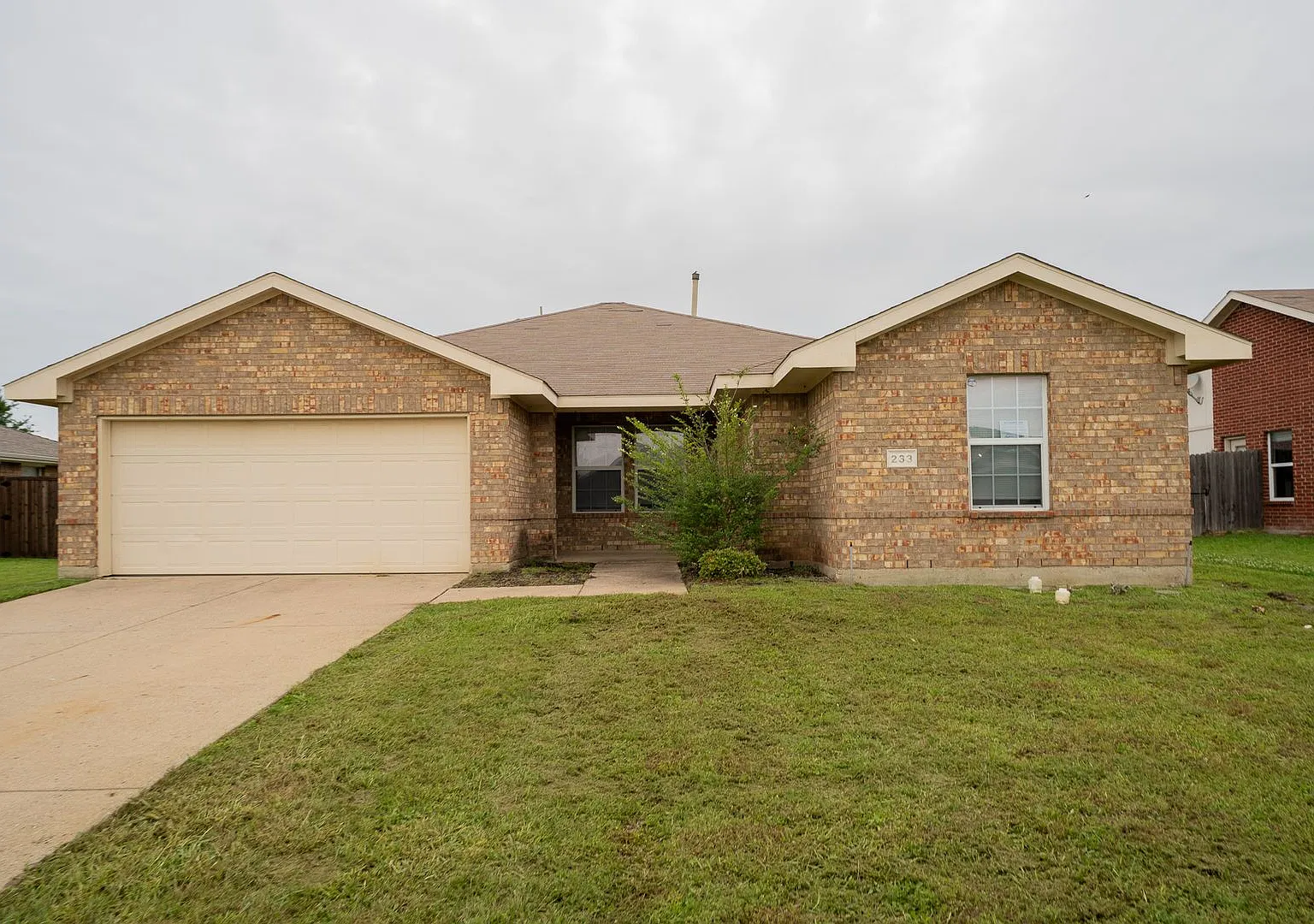 Great home for a great price in Terrell! — Photo 1