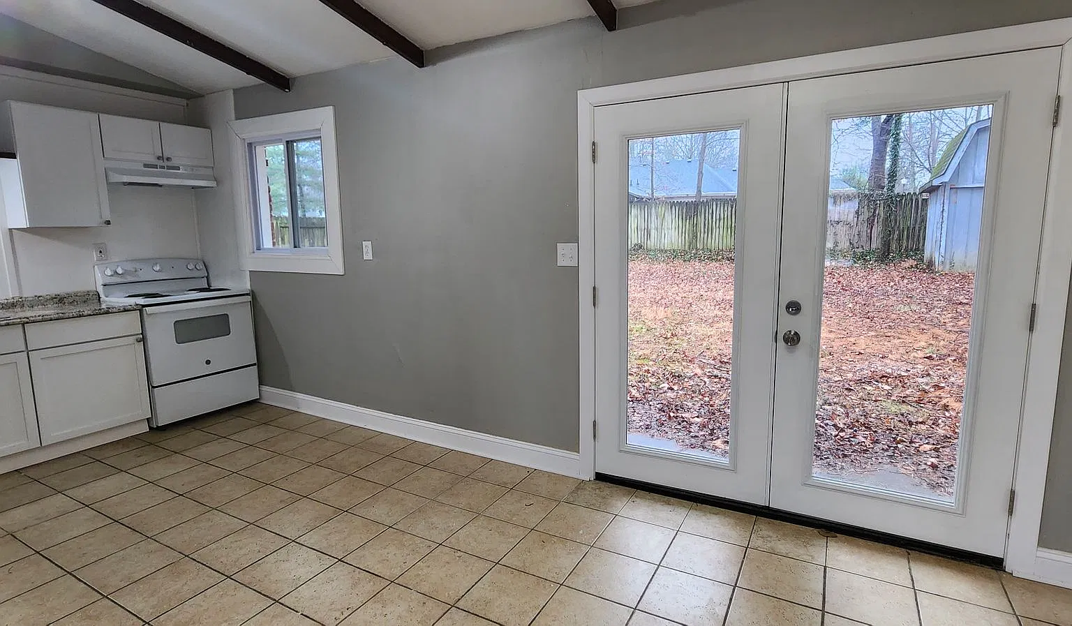 Dogs Welcome! Check Out This Place! Renovated Ranch Home with 3 Bedrooms, 1 Bathroom, Open Concep... — Photo 4