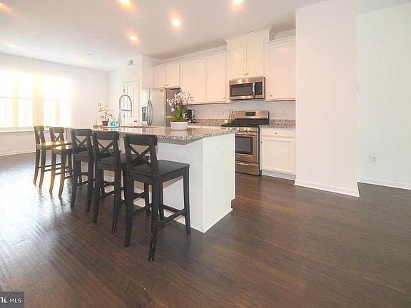4th image of 23048 Mountain Laurel Ln