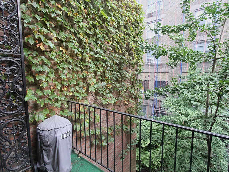 124 W 80th St #4 — Photo 6