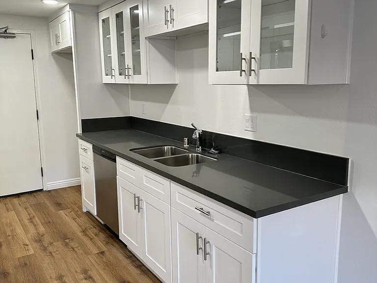 California Euclid Apartments — Photo 13