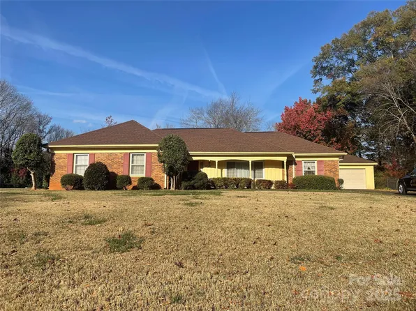 5909 Portburn Rd, Charlotte, NC 28211