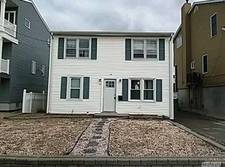 25 Gibbs Rd, Amity Harbor, NY 11701