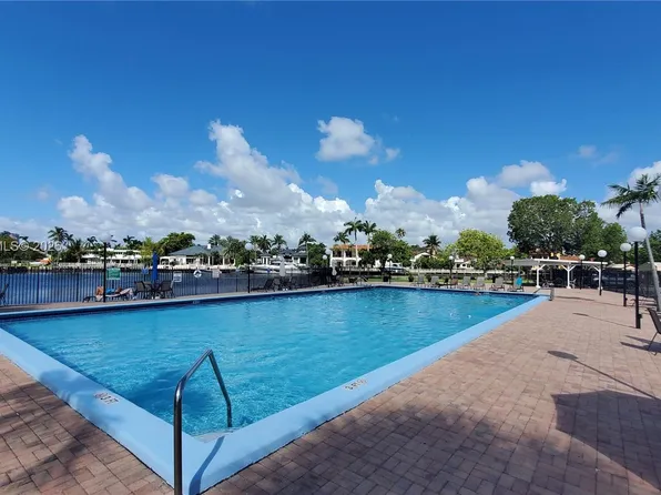 801 Three Islands Blvd APT 109, Hallandale, FL 33009
