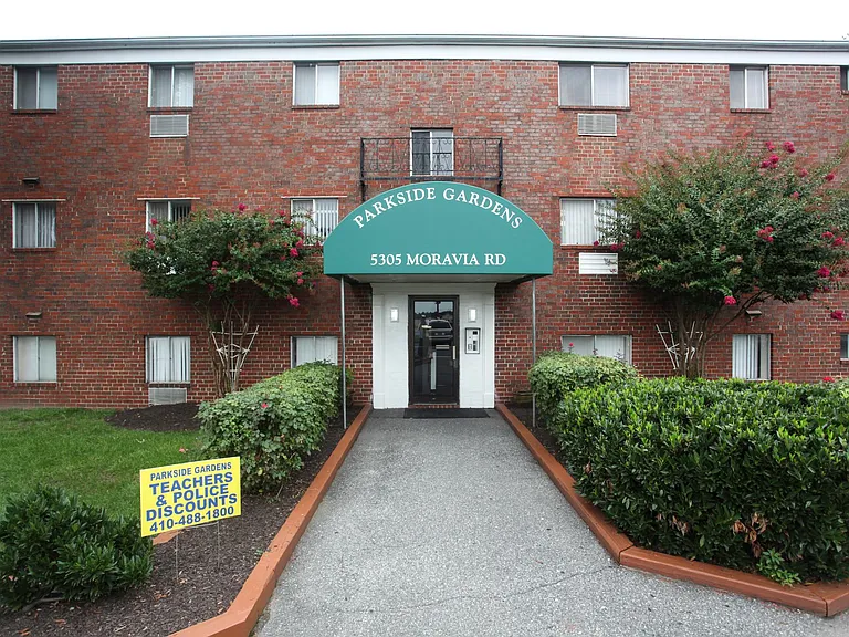 Parkside Gardens Apartments and Townhouses — Photo 42